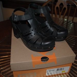 Korks Augustine Closed Toe Casual Sandal Size 7